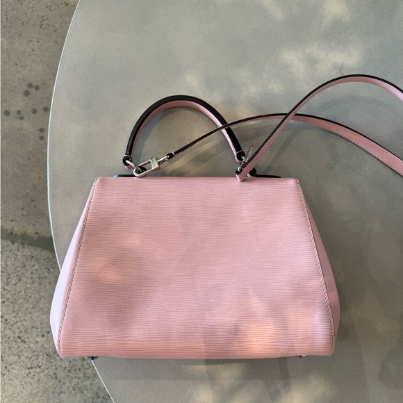 LOUIS VUITTON Epi Cluny MM Rose Ballerine - Picture 4 of 13